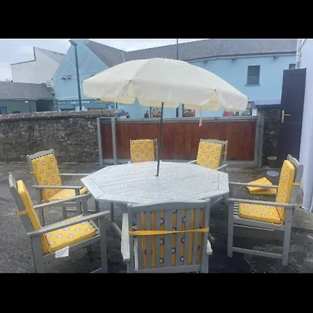- Town Centre * Carrick-on-Shannon